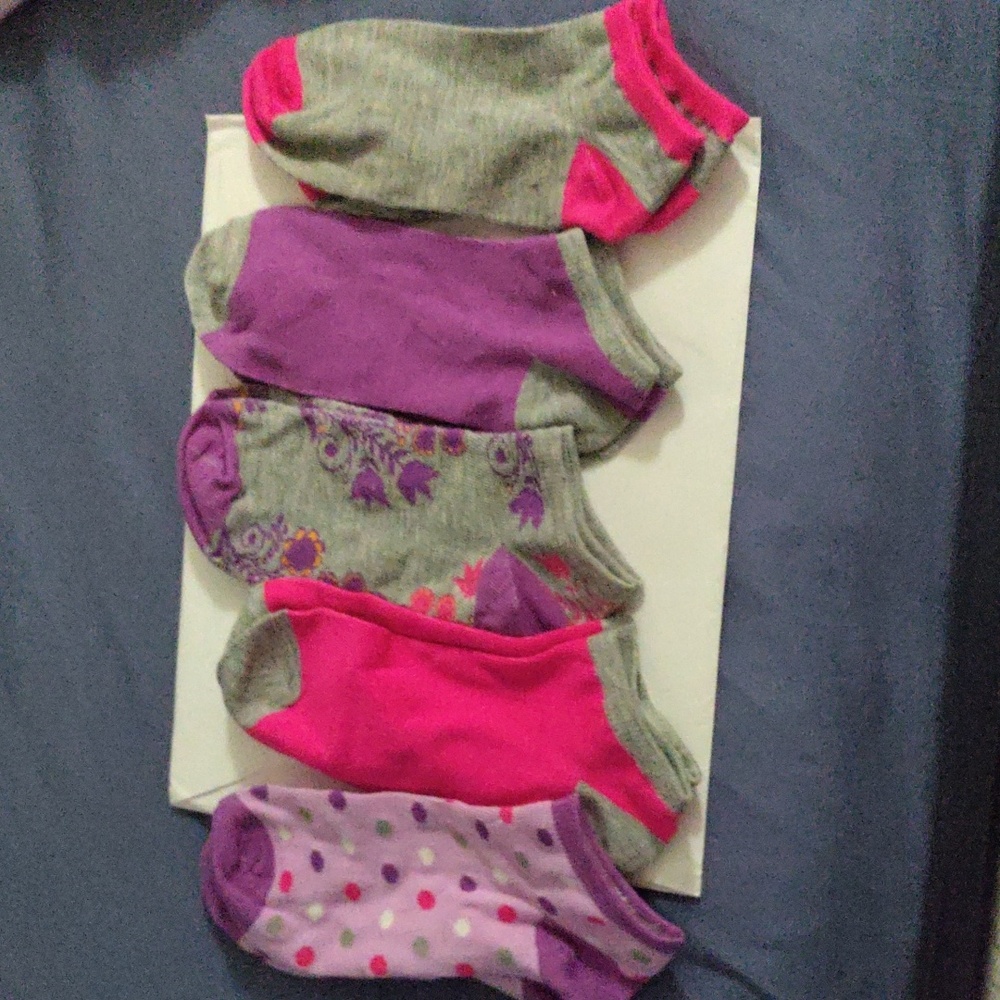 5 pairs of socks